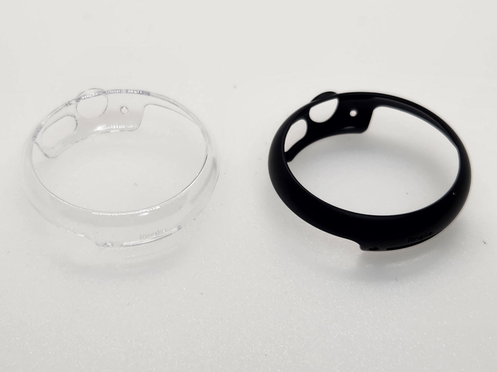 パッケージにはクリアとマットブラックの色違いモデルが2個入っていた