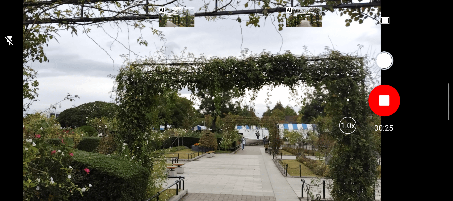 AIがシーンを判定して、動画撮影中に自動で写真も撮ってくれる