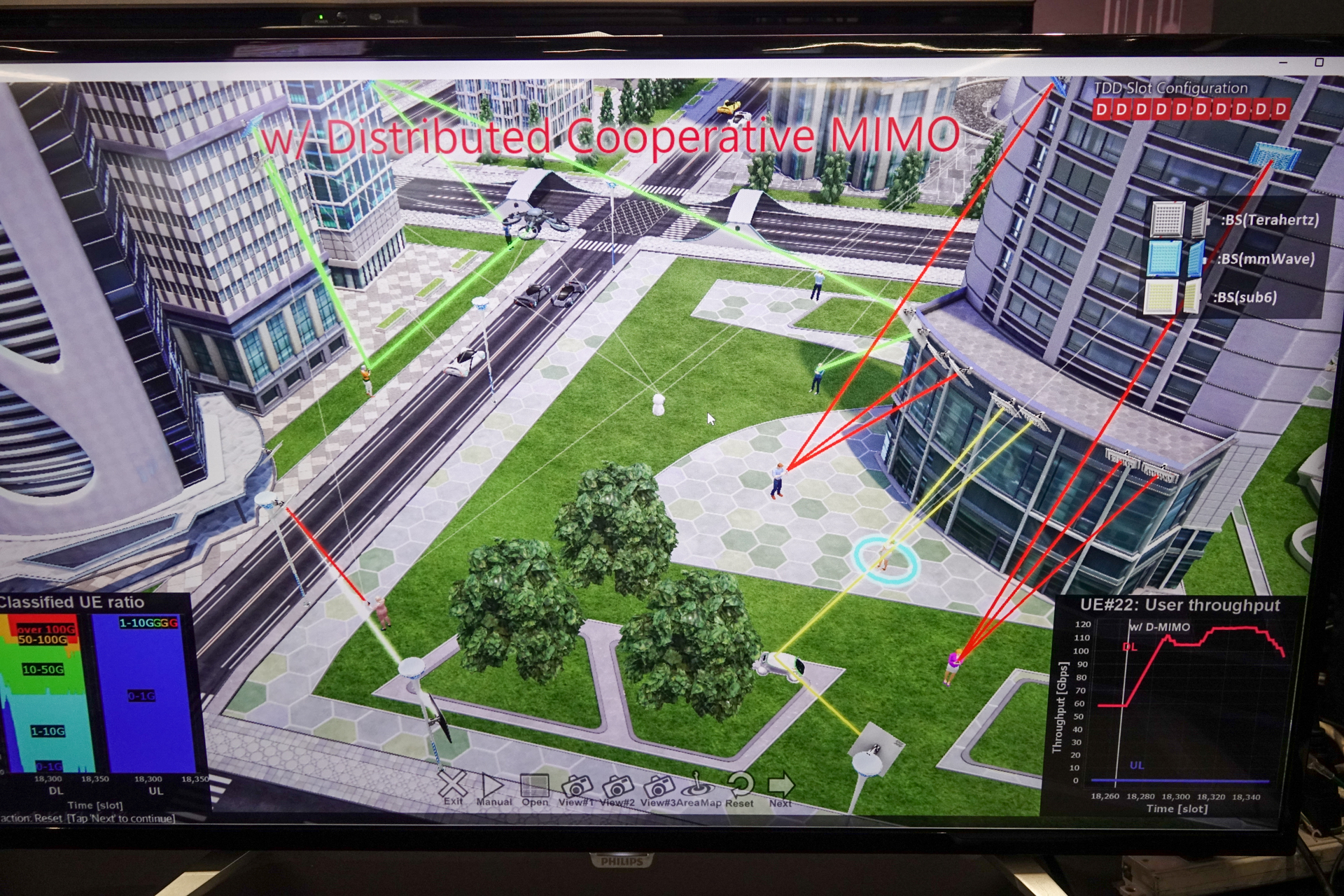 電波強度のシミュレーションを行う様子