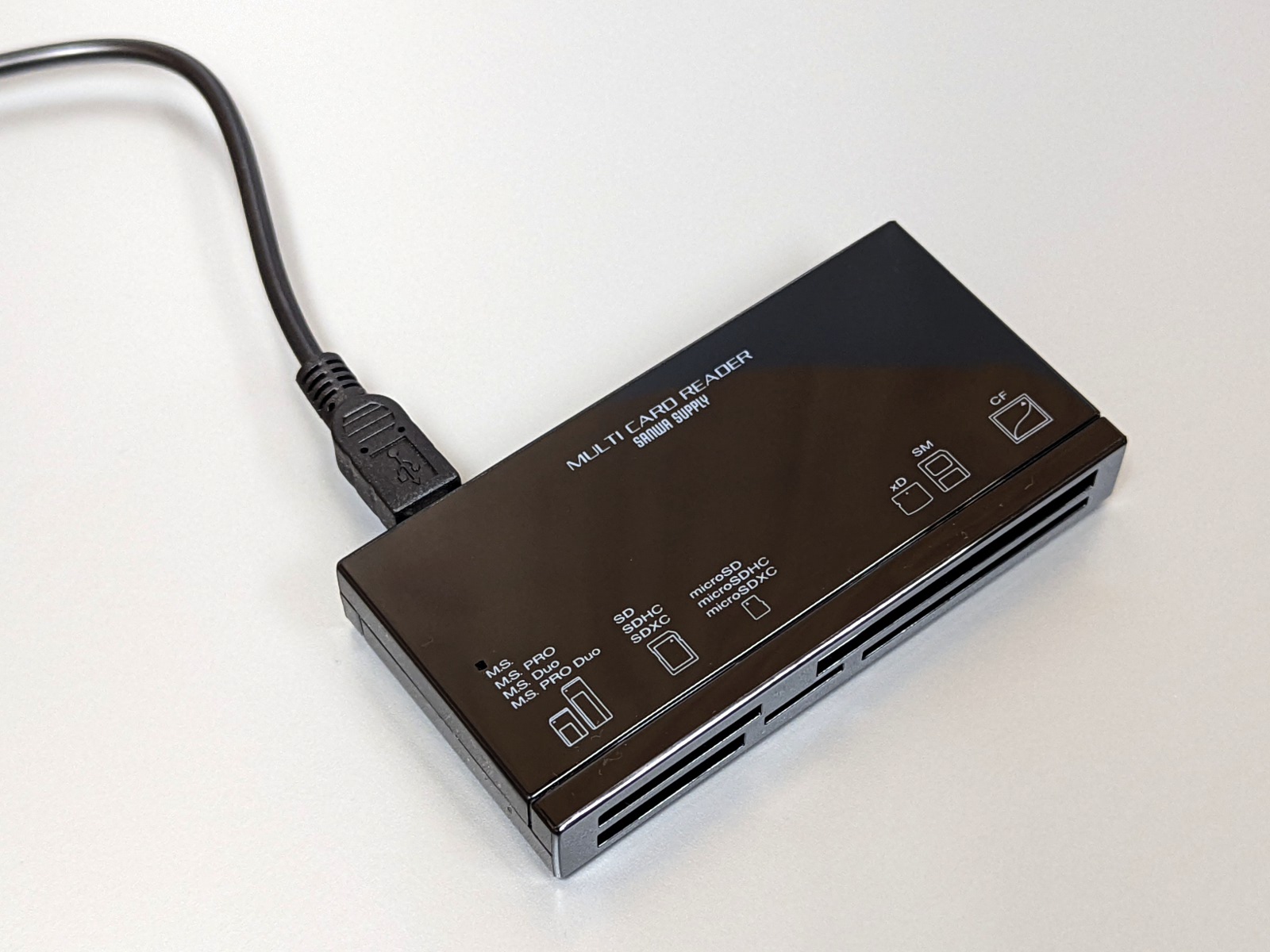 かつては一世を風靡していたマルチタイプのカードリーダー。ちなみに本稿執筆時点ではAmazonで在庫がある