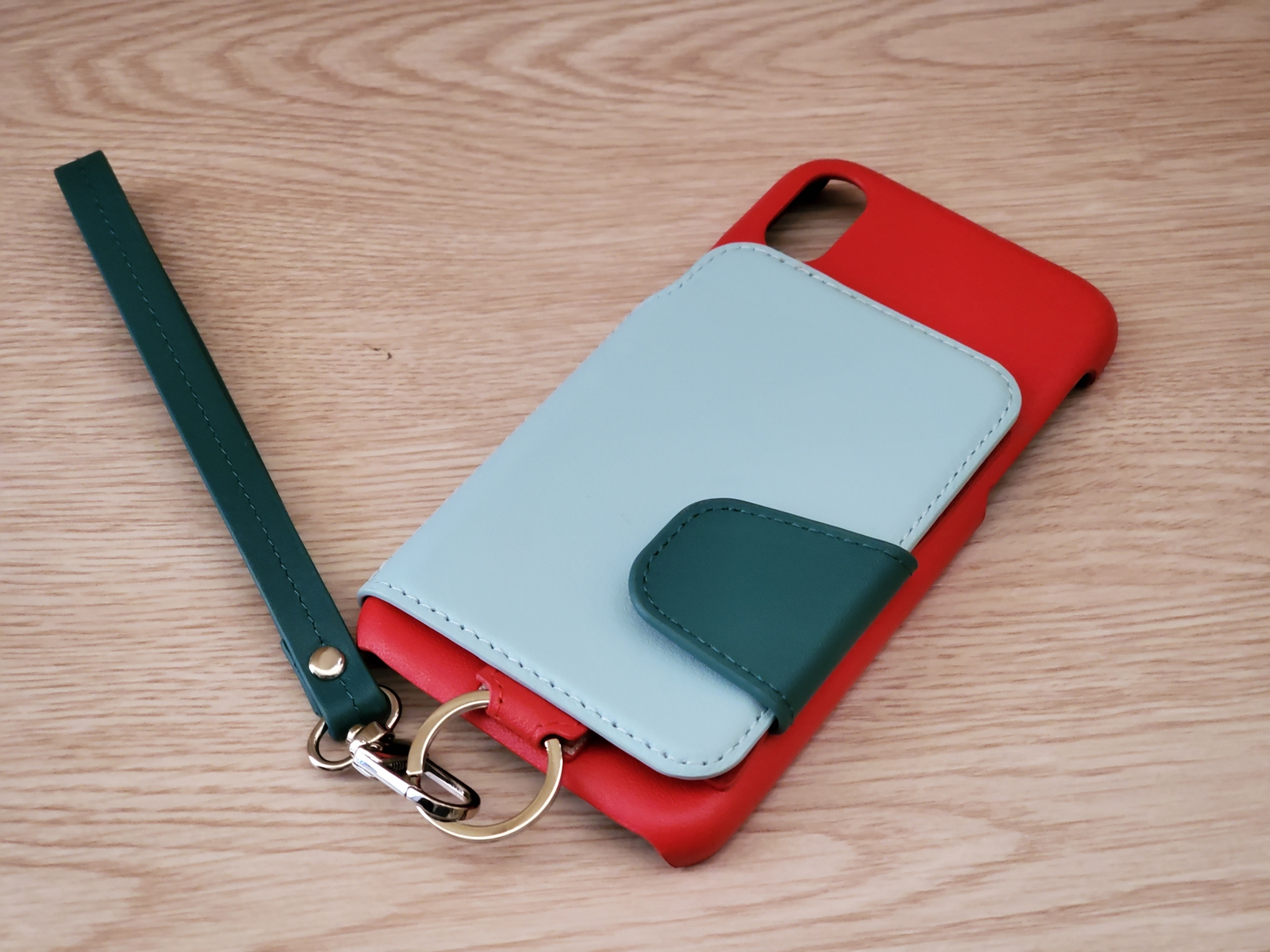 iPhone 6s時代からiPhone XS時代まで愛用していたRAKUNI