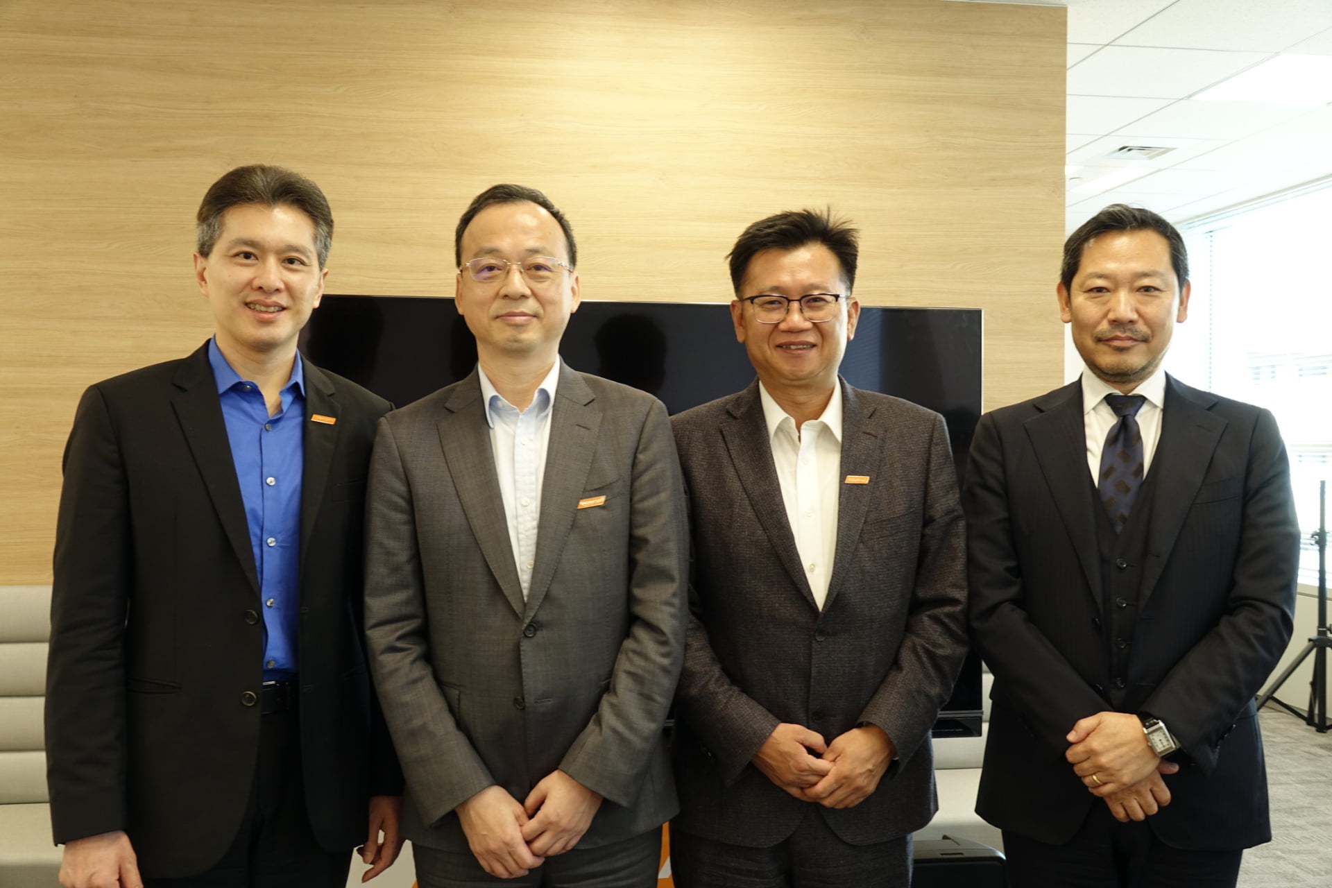 左からイェンチー・リー氏、マイク・チャン氏、ジェリー・ユー氏、栫啓介氏