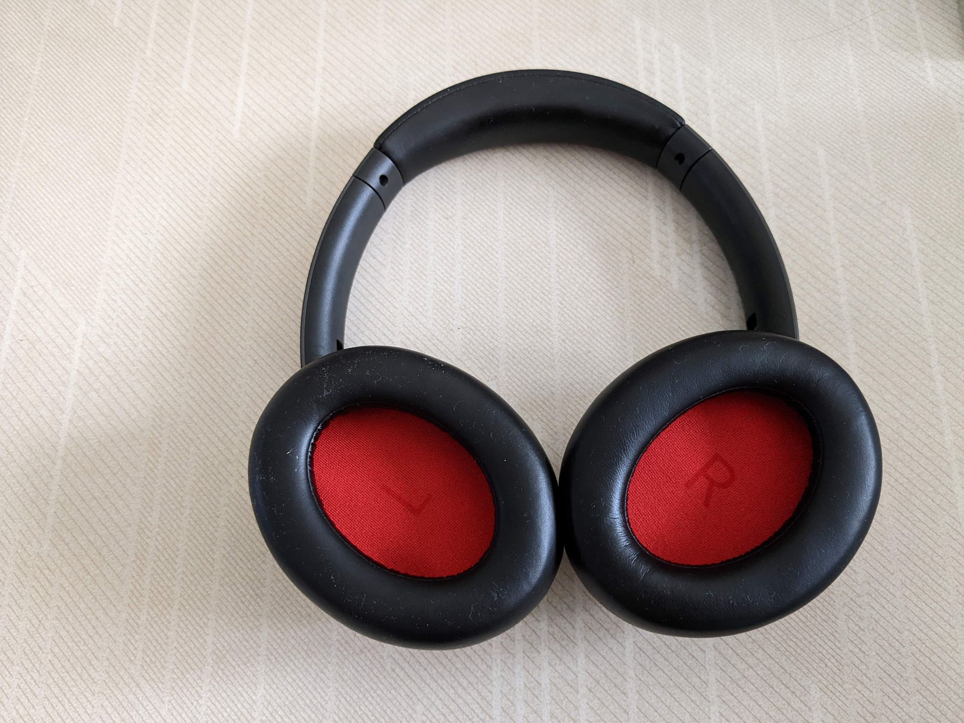 1MORE SonoFlow。お手頃価格でハイレゾBluetoothヘッドホンとしては思いのほか良かったこの製品。家内に取られそうなのが目下の悩み