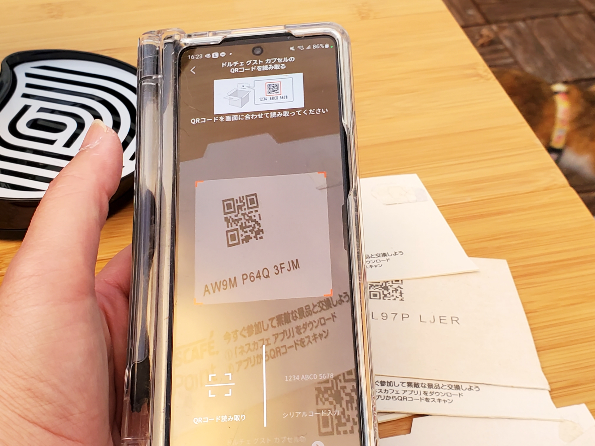 なお、筆者は究極の面倒くさがり屋なので、QRコードが印刷されている部分だけを切り落として取っておき、まとめて読み取っている。1度読み取ったQRコードを再度読み取ることはできないので、「これは読み取ったのか読み取っていないのか」などと気にすることなく、ガンガンカメラを向けている