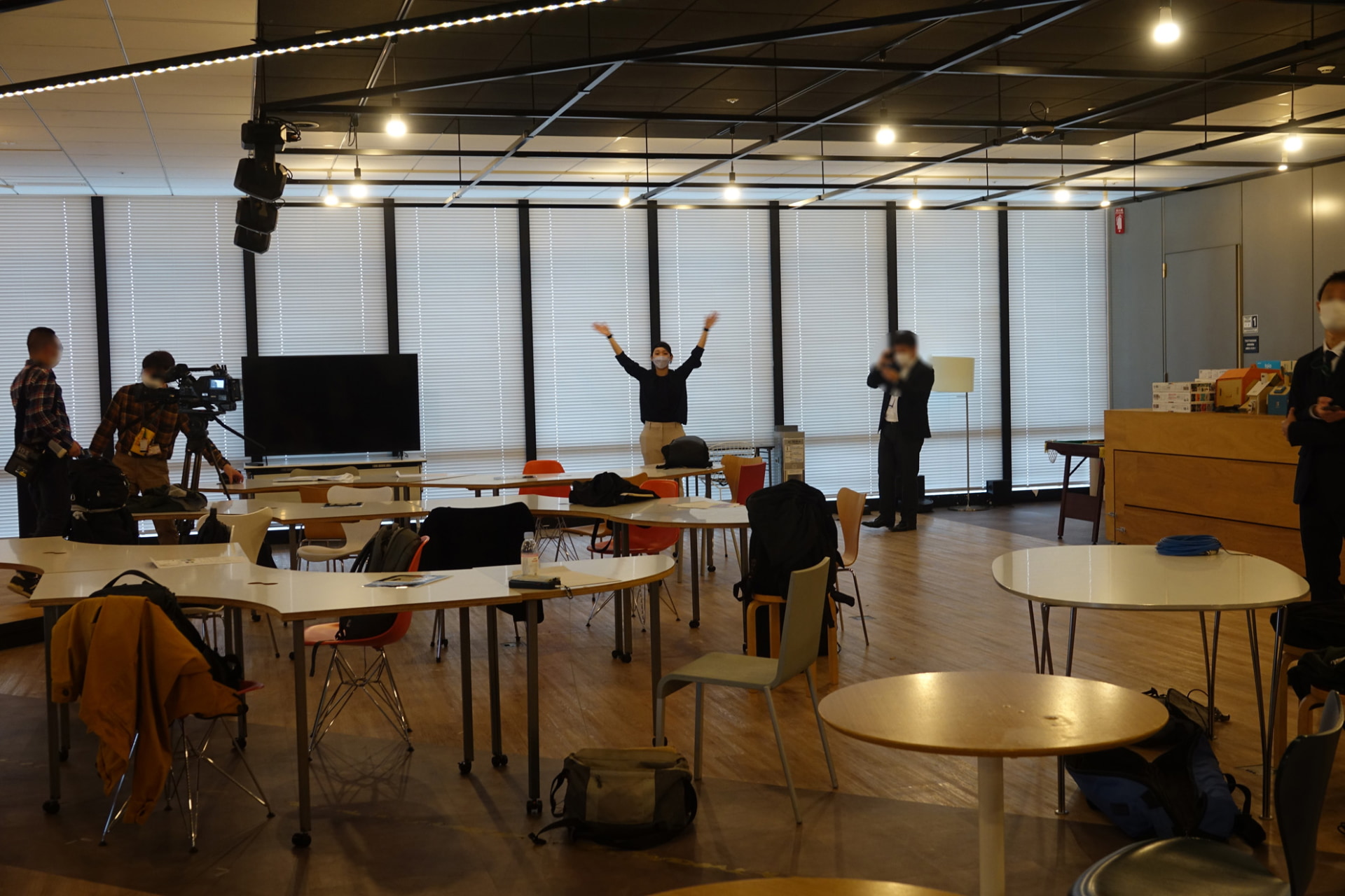 離れた場所に移動すると、アバターが遠くに表示される