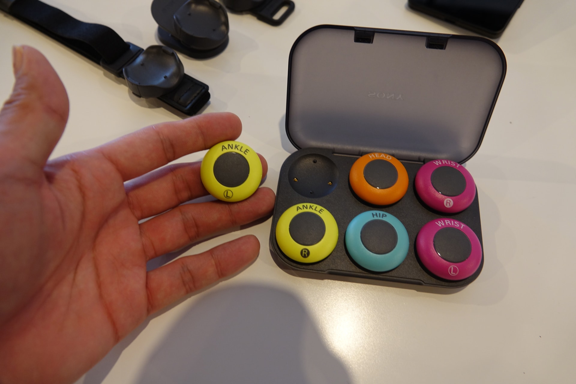 充電ケース。充電端子はUSB Type-C端子