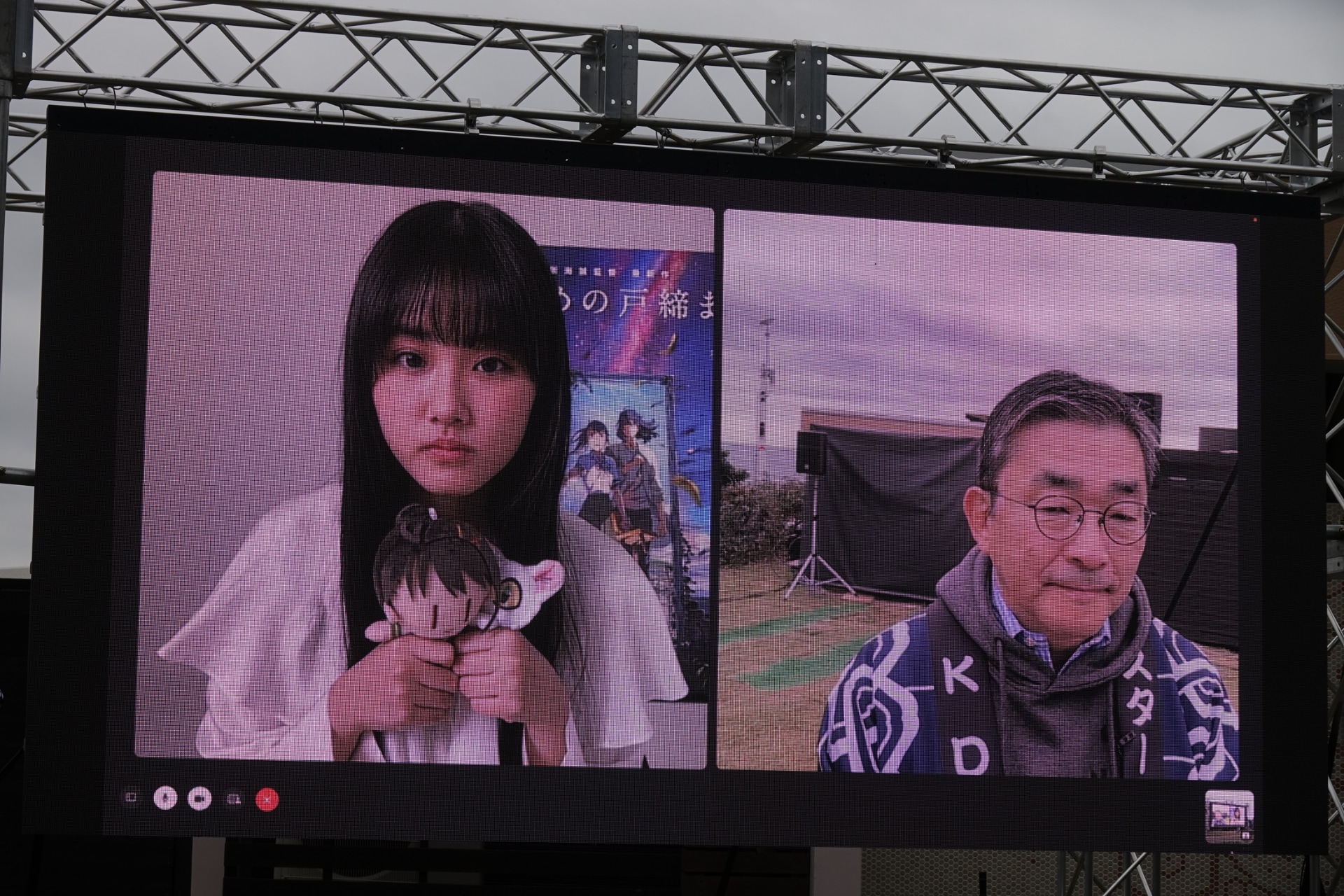 左＝原菜乃華と髙橋氏のビデオ通話。右＝新海誠監督