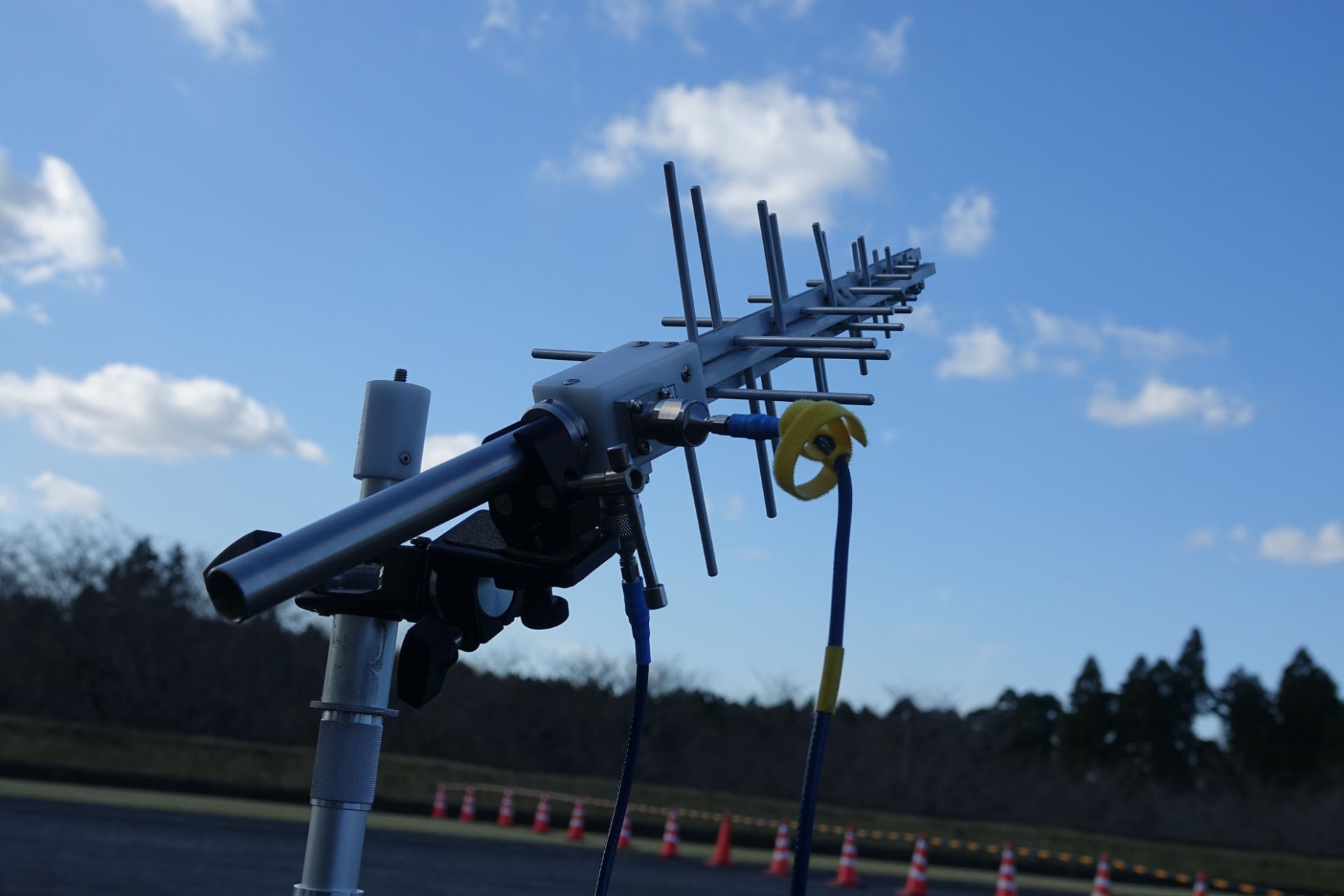 地上とドローンの通信に使用するアンテナ