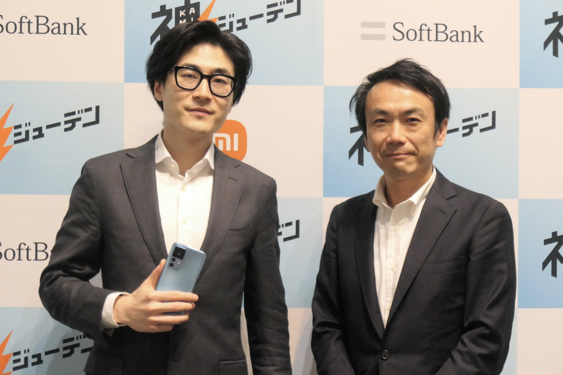 スティーブン・ワン氏（左）と安達晃彦氏（右）