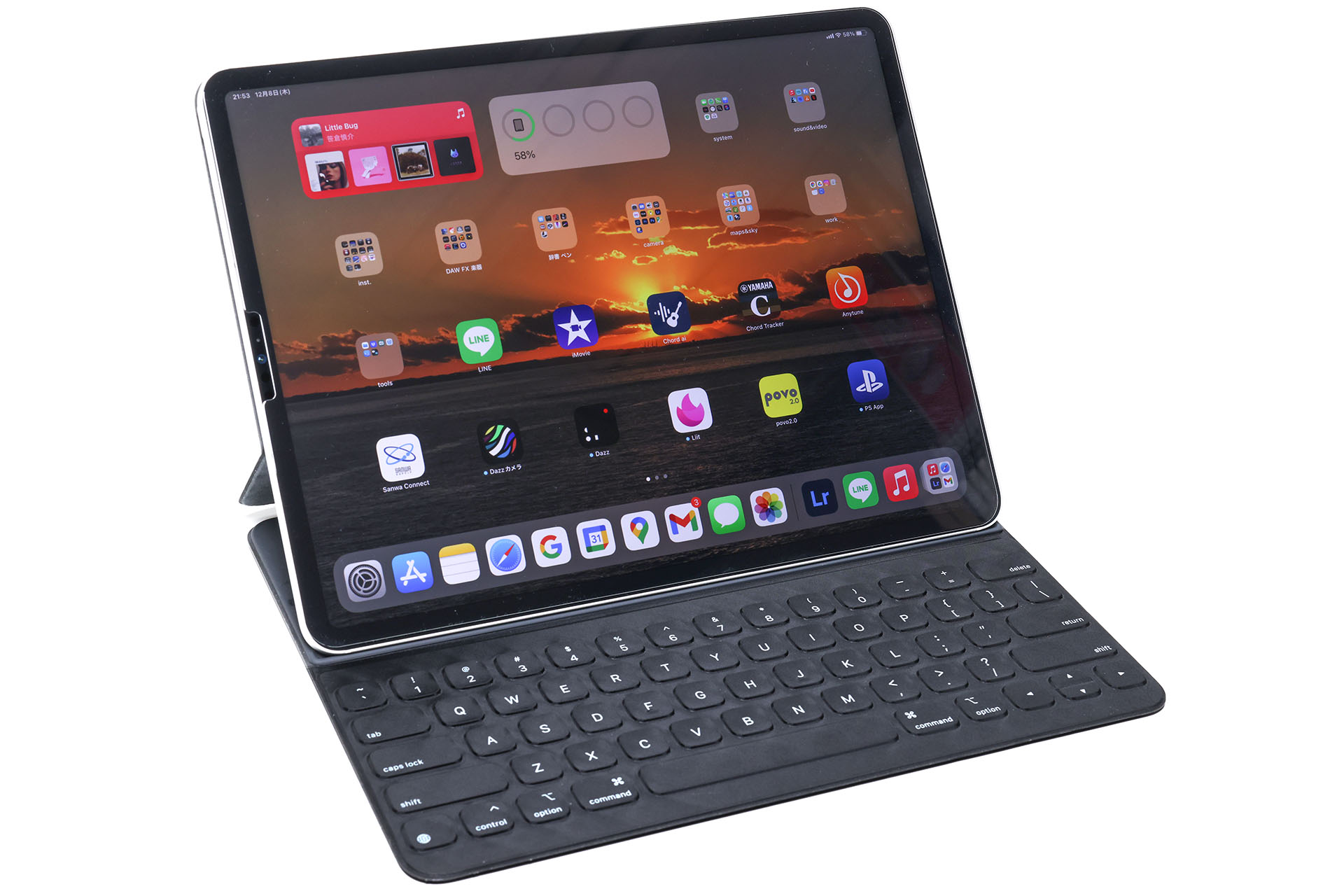 第6世代12.9インチiPad Proは、第5世代や第4世代とサイズも形状も（ほぼ）同じ。なのでそれまで使っていた（第4世代）アクセサリーも使える。なお、第5世代から厚みが0.5mm増したので、ハードケースの類は互換性がない場合がある。