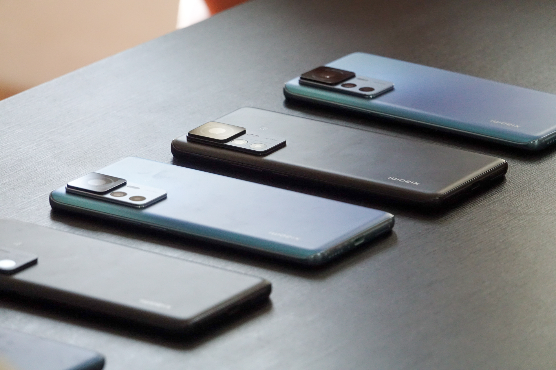 ずらっと並んだ「Xiaomi 12T Pro」