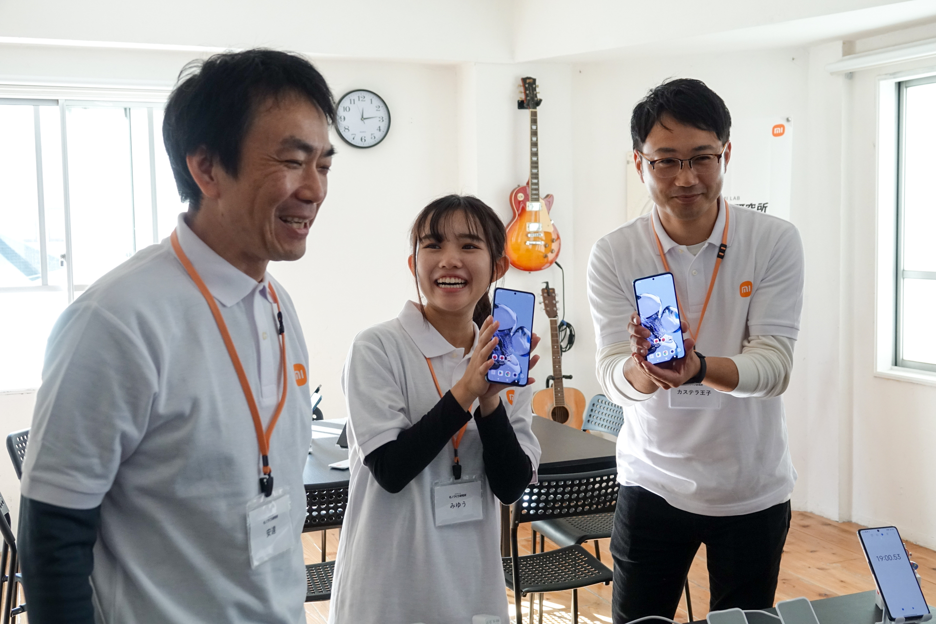 充電のデモンストレーションが無事に終わり、安達氏は少しホッとした表情？