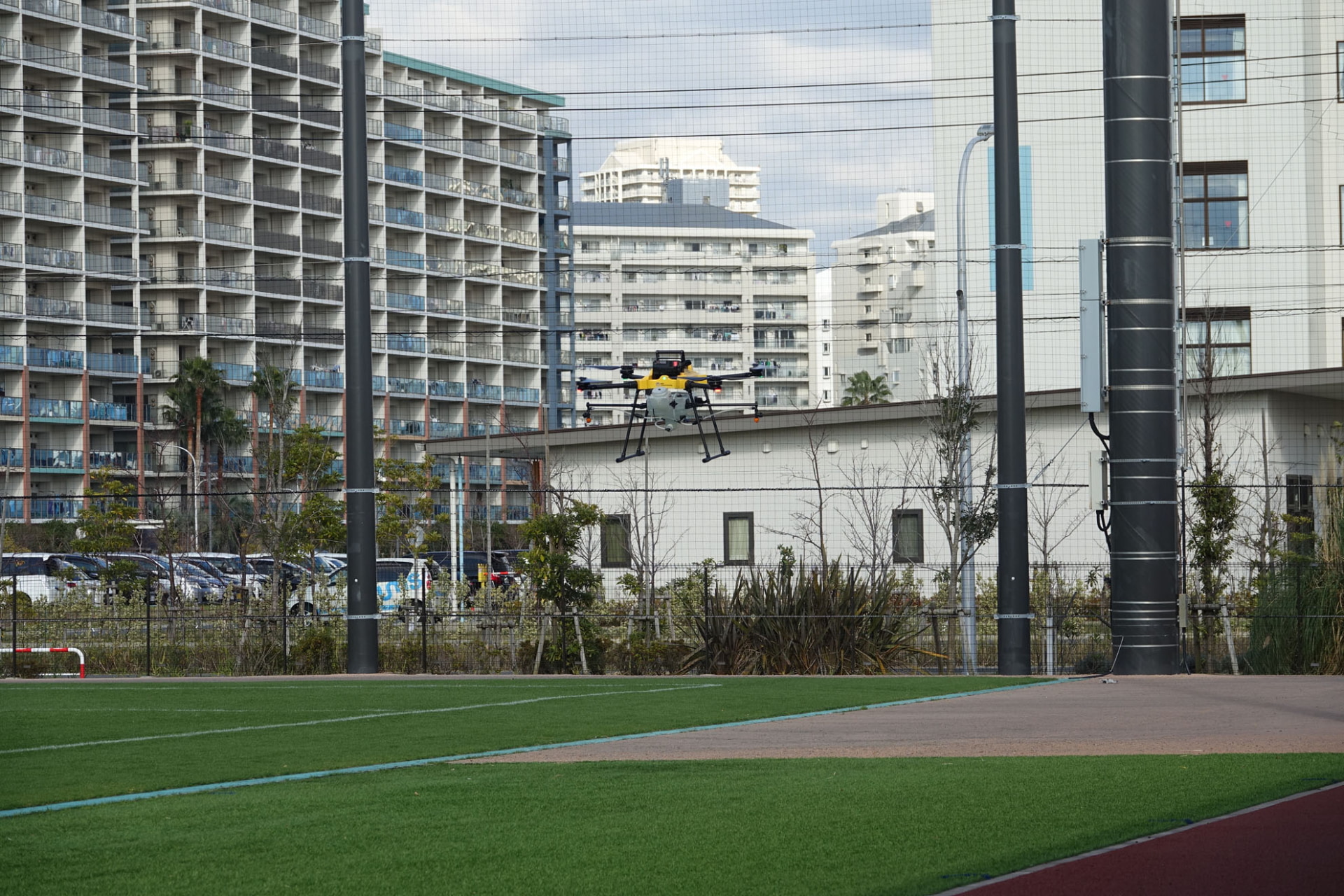 雑草が多いエリアでは、再び散布を開始