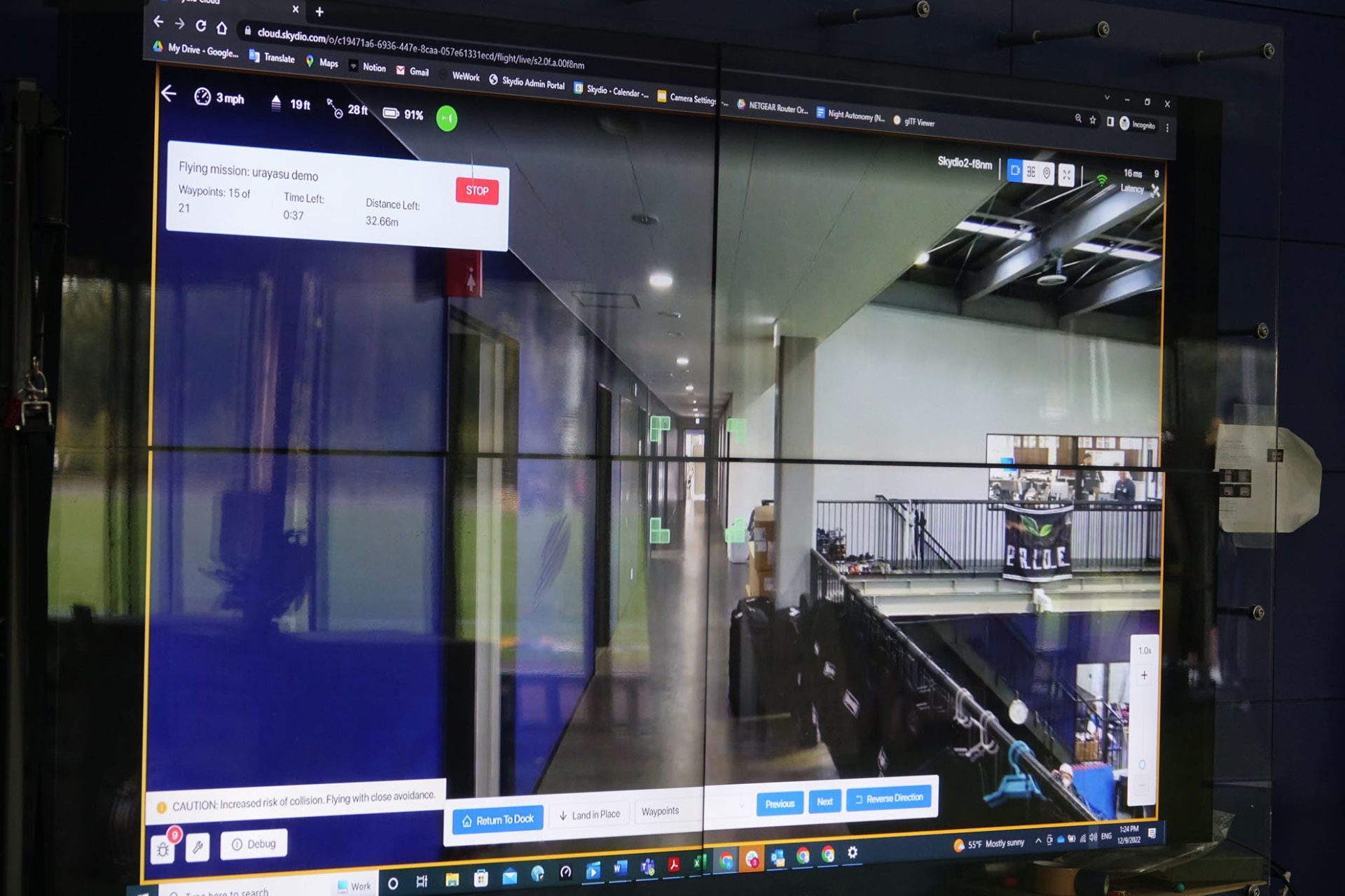 建物内の狭い場所も正確に飛行