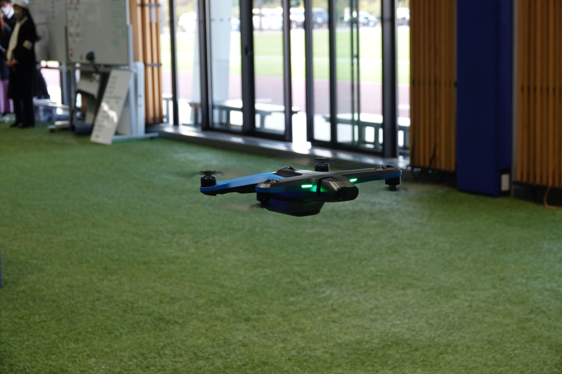 巡回を終えたドローンは、自動でドックに入る