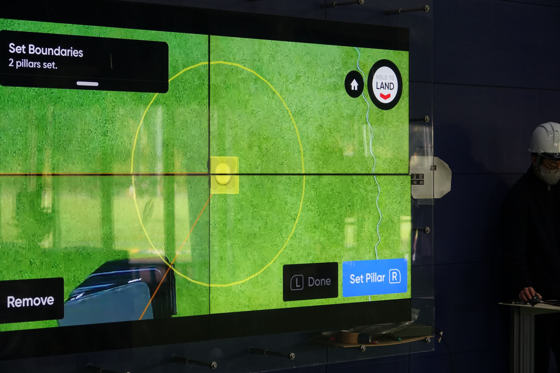 スキャン対象を設定する際は、スキャン領域の指定までドローンの操縦が必要だが、設定後は自動でスキャニングを実施し、モデリングする