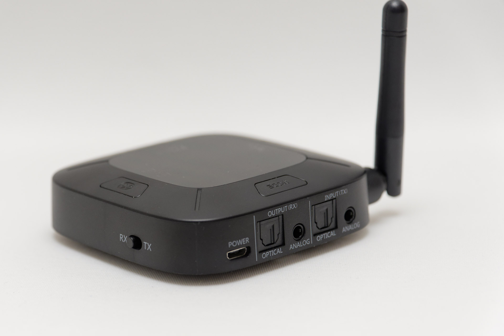 レシーバー、トランスミッターともにデジタルとアナログの入出力端子を備える