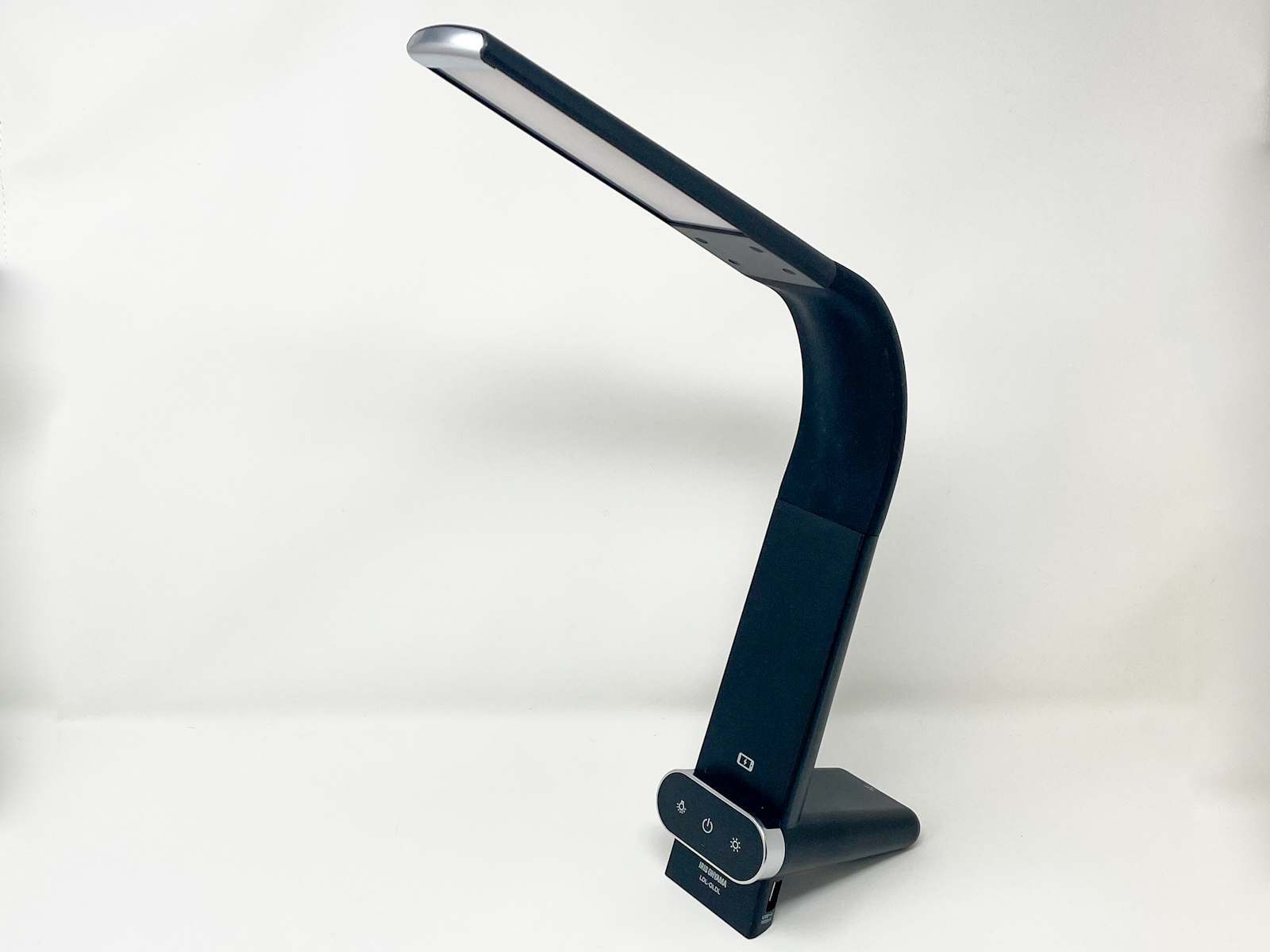 アイリスオーヤマのLEDデスクライト