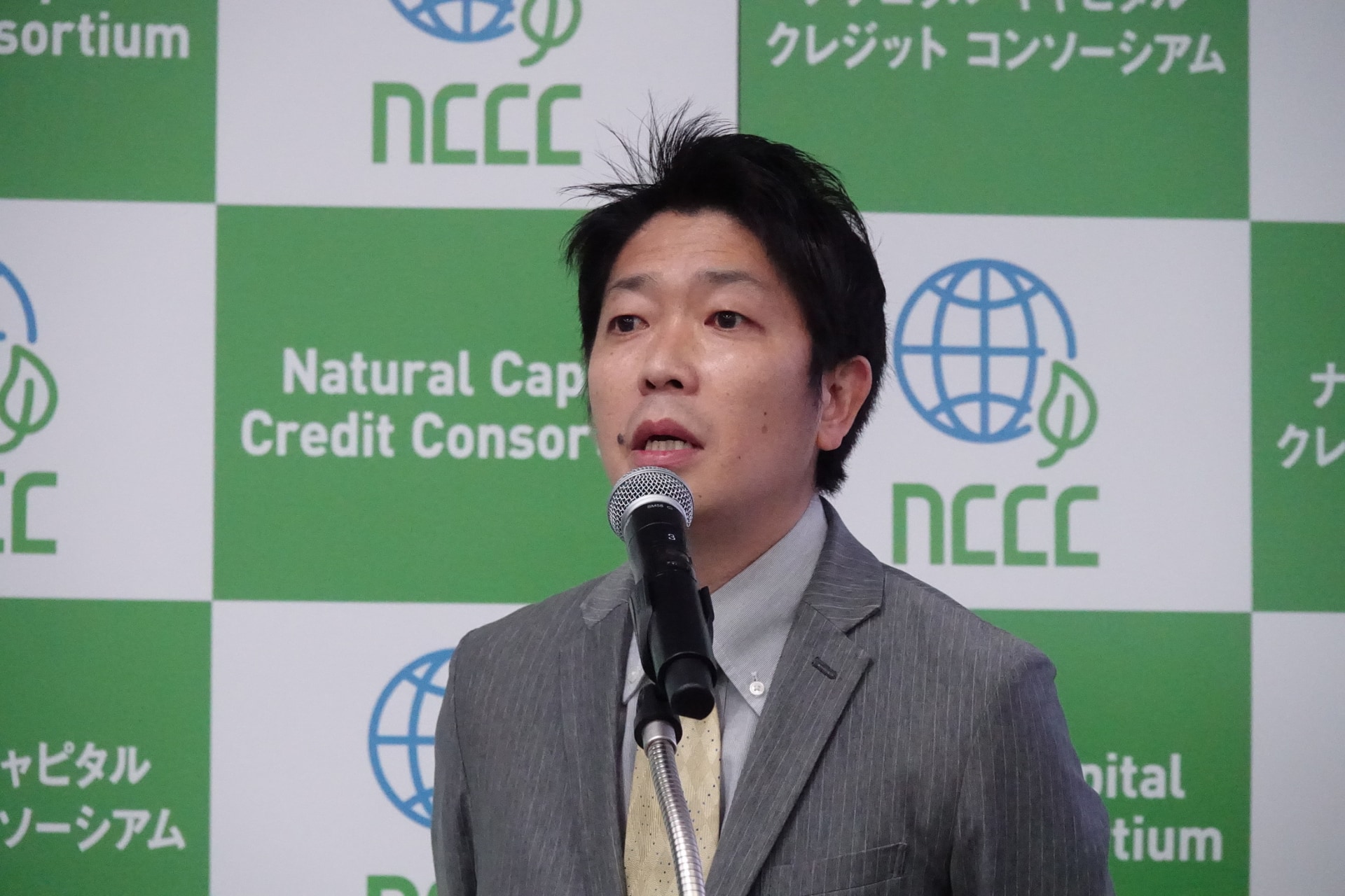 左＝ソフトバンク　池田氏。右＝同 戸上氏