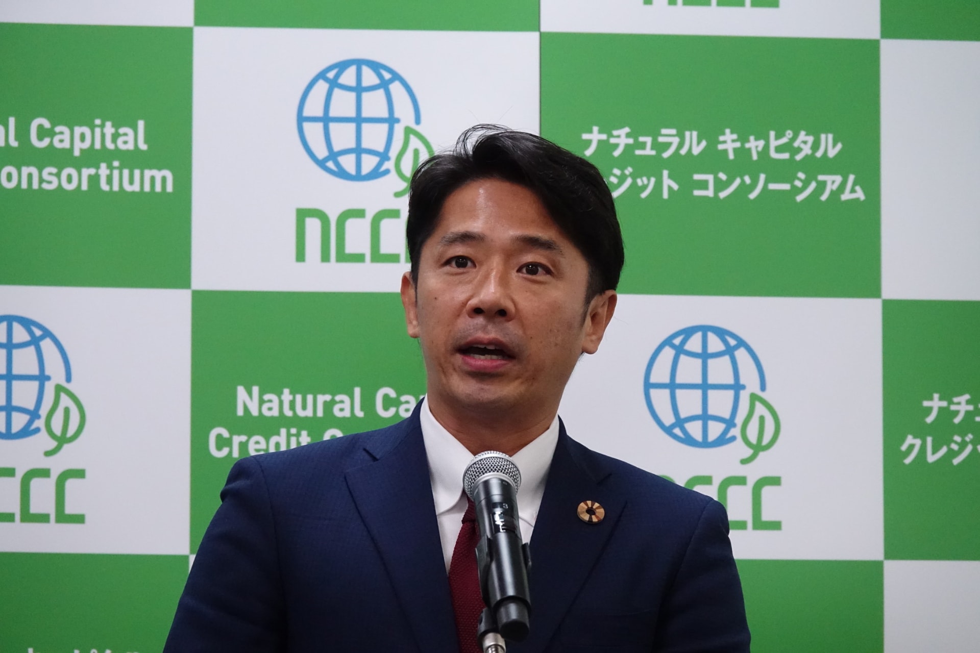 左＝ソフトバンク　池田氏。右＝同 戸上氏