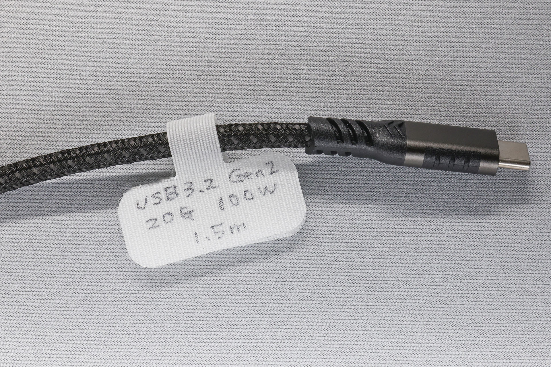 そこで性能を調べるグッズを使い、まずUSB Type-Cケーブルの性能を書いたラベルを付けた。結果、「こっちのほうが速度が速い」「充電はこのケーブルでいい」的なことがすぐにわかるようになった。