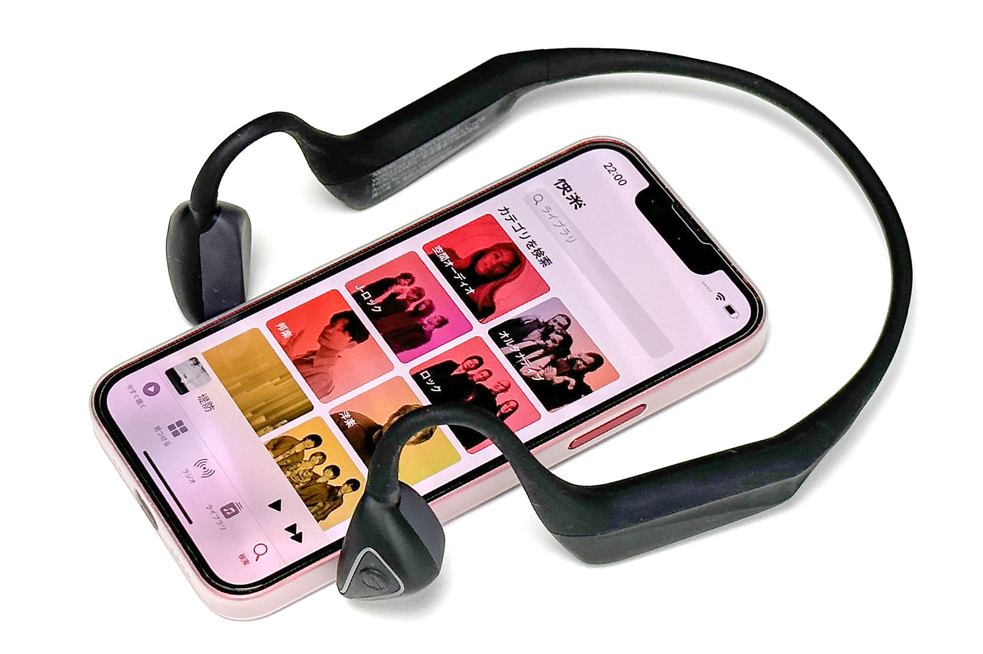 オーディオテクニカ「ATH-CC500BT」は、2004年に見つかった第3の音の経路「軟骨伝導経路」を利用した「耳の穴を塞がないヘッドホン」だ。骨伝導ヘッドホンと比べると明らかに高音質だと感じられた。最初使ったときは「えっマジ？　スゲく高音質！」と驚いた。