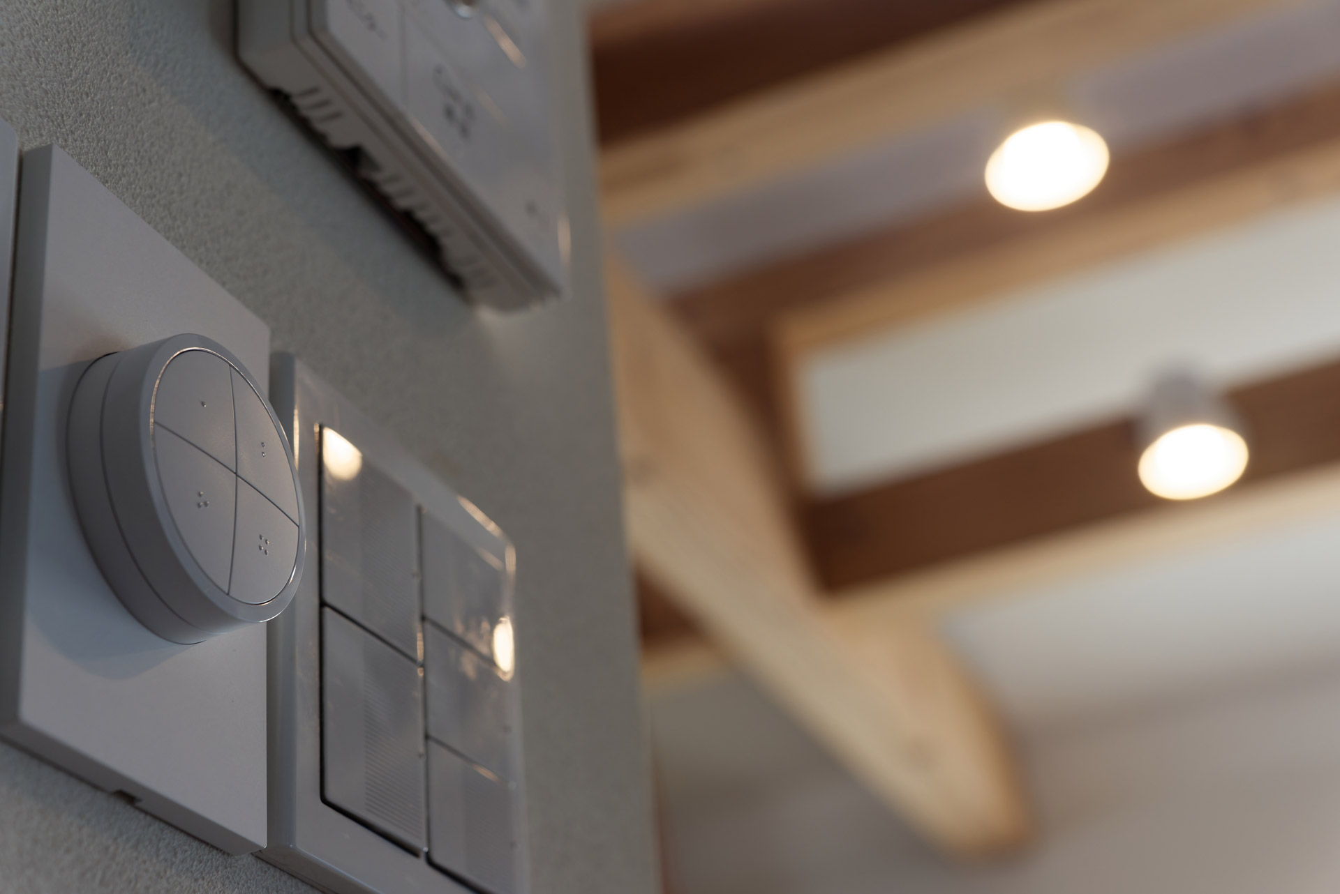 壁に設置してみた