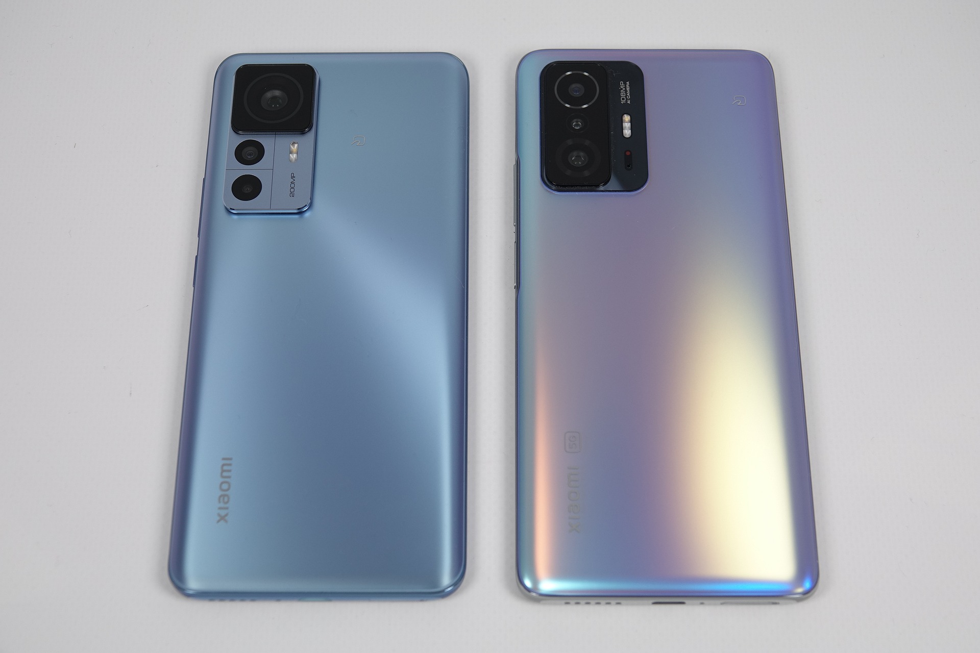 左が「Xiaomi 12T Pro」、右が「Xiaomi 11T Pro」