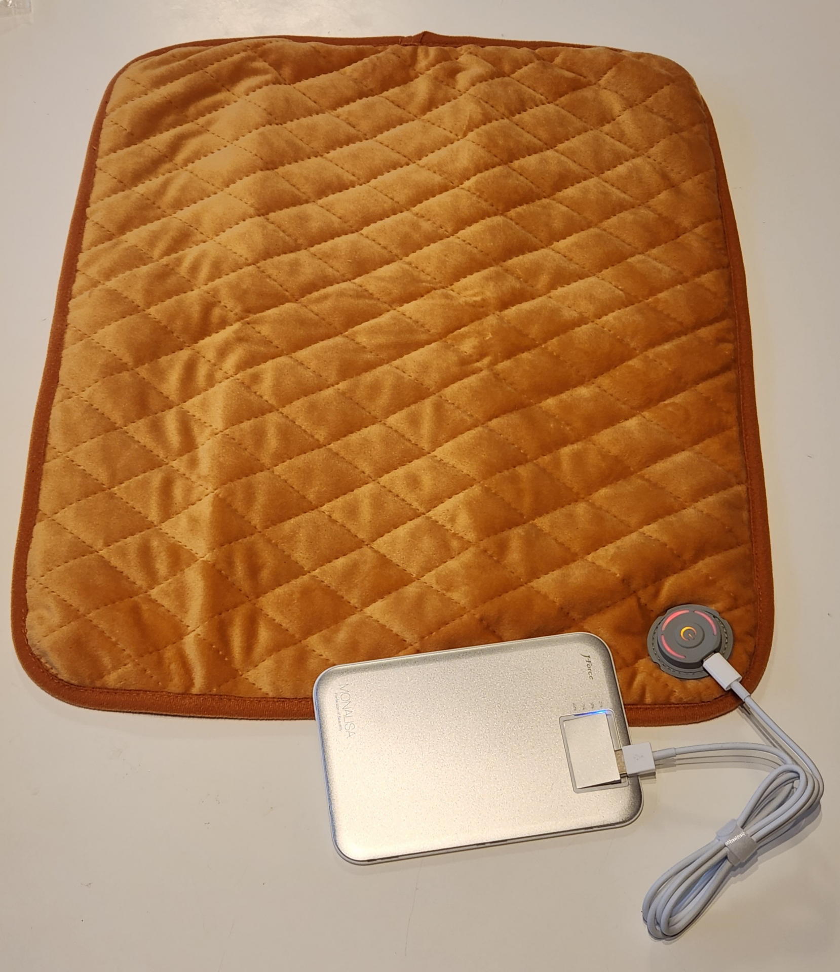 モバイルパソコンから電源供給を受けるなら付属のUSBケーブルでも距離は十分だ