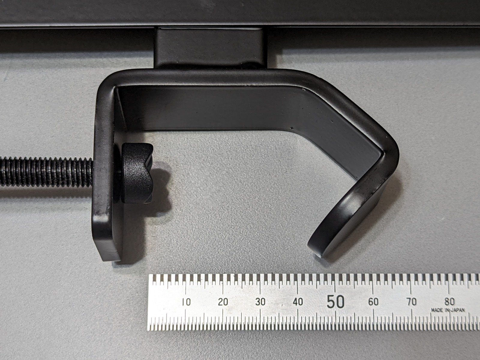 最大40mm程度までの支柱に取り付けられる