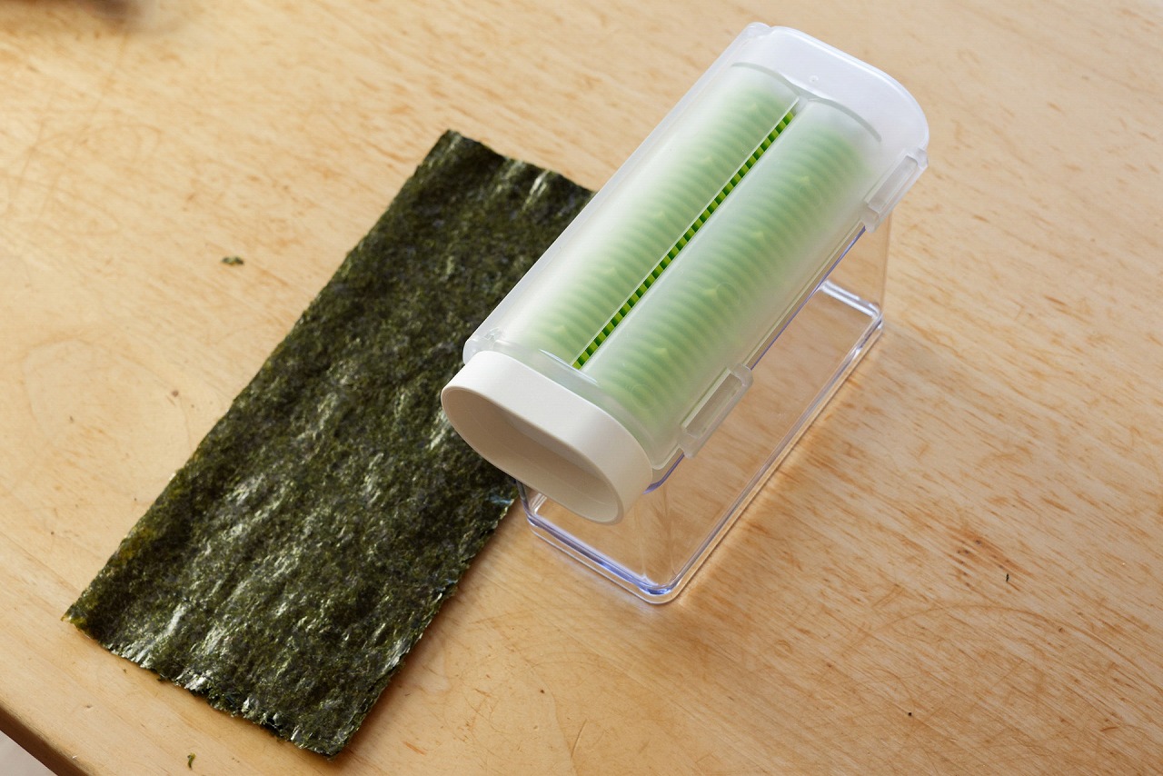 全形海苔を半分に切ったものを差し込んでスタート
