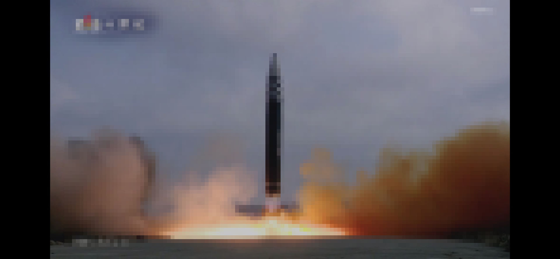 iPhoneで地上デジタル放送フルセグ番組を視聴している様子。フルHDの地デジ映像じゃないような気がするが、元映像がフルセグなので十分高精細に感じられる。※著作権上の配慮からモザイクをかけている（以下同様）。