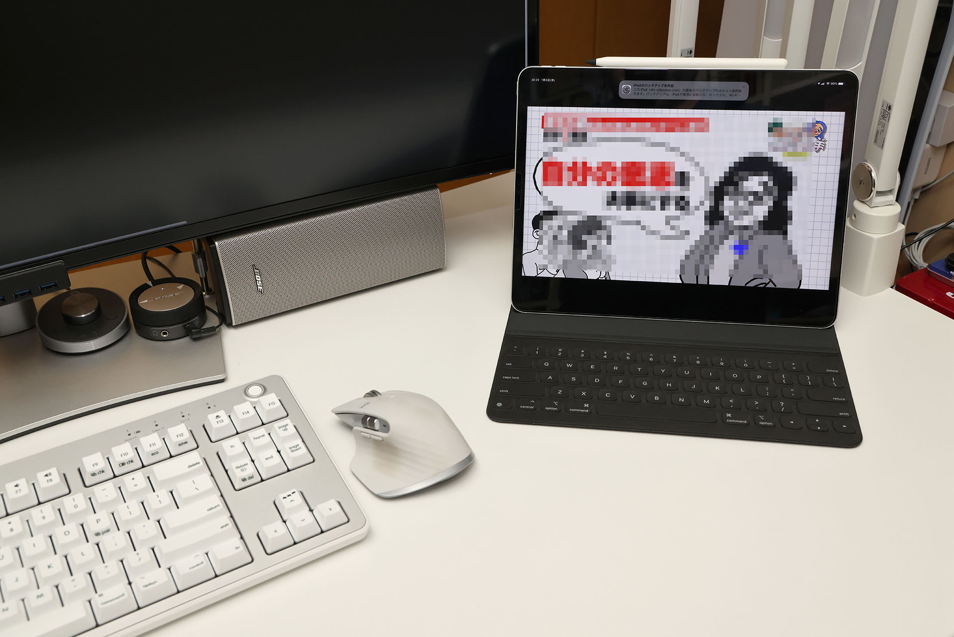 12.9インチiPad Proをテレビ化。卓上テレビとしては「かなり立派」という感じ。視聴しやすくてナイス。