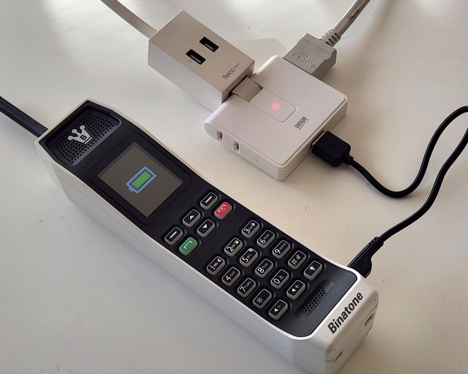 誰でも便利に使える昭和レトロな180度スイング・トリプルタップ型USB