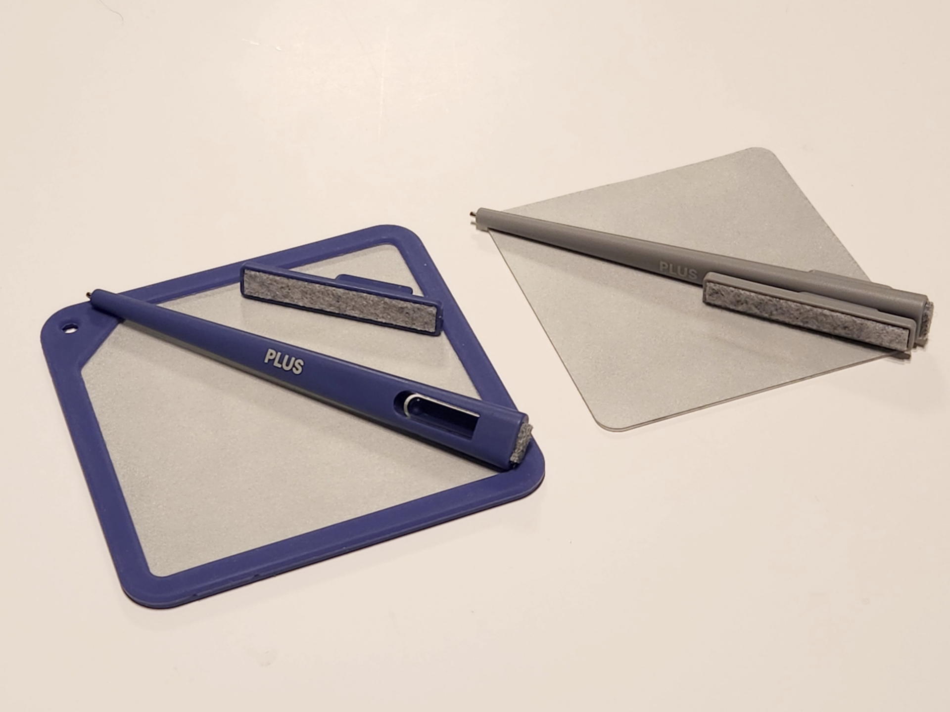 Kaiteメモタイプのバンパーカバーを外して背面粘着加工をすればKaite貼れるタイプに即なりそう。フセンサイズは75m正方形のサイズが便利そうだ