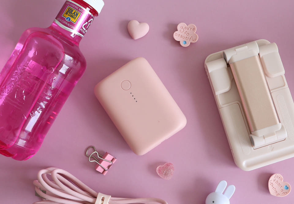 くすみカラーのスマホアクセサリー「MOTTERU」、「docomo select」で