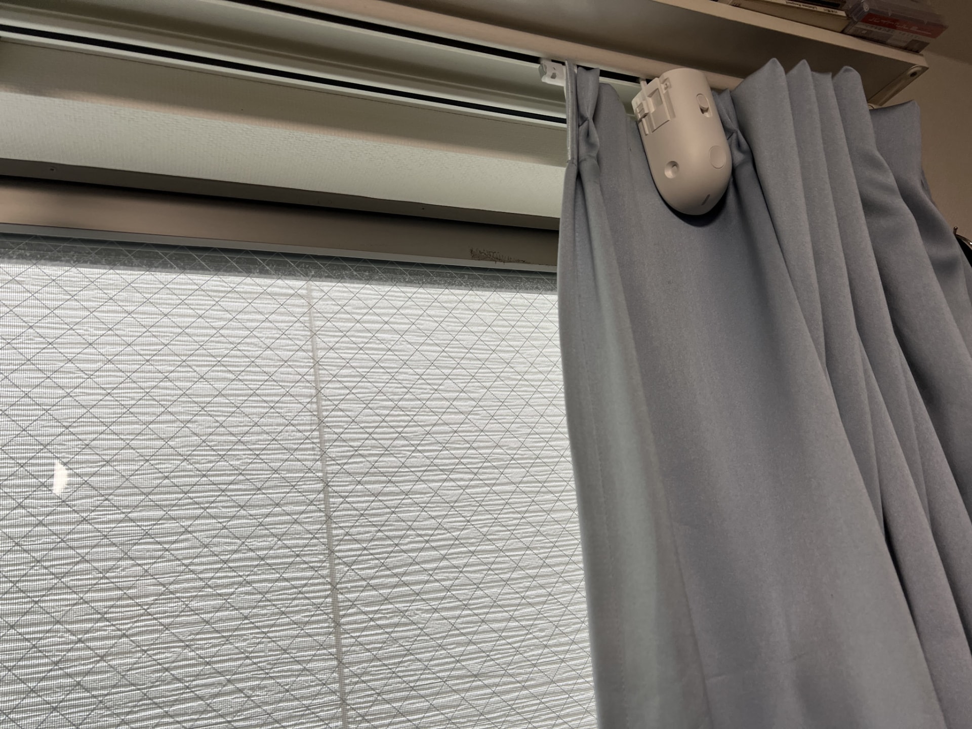 眠りが浅いときに自動でカーテンを開けてくれる。