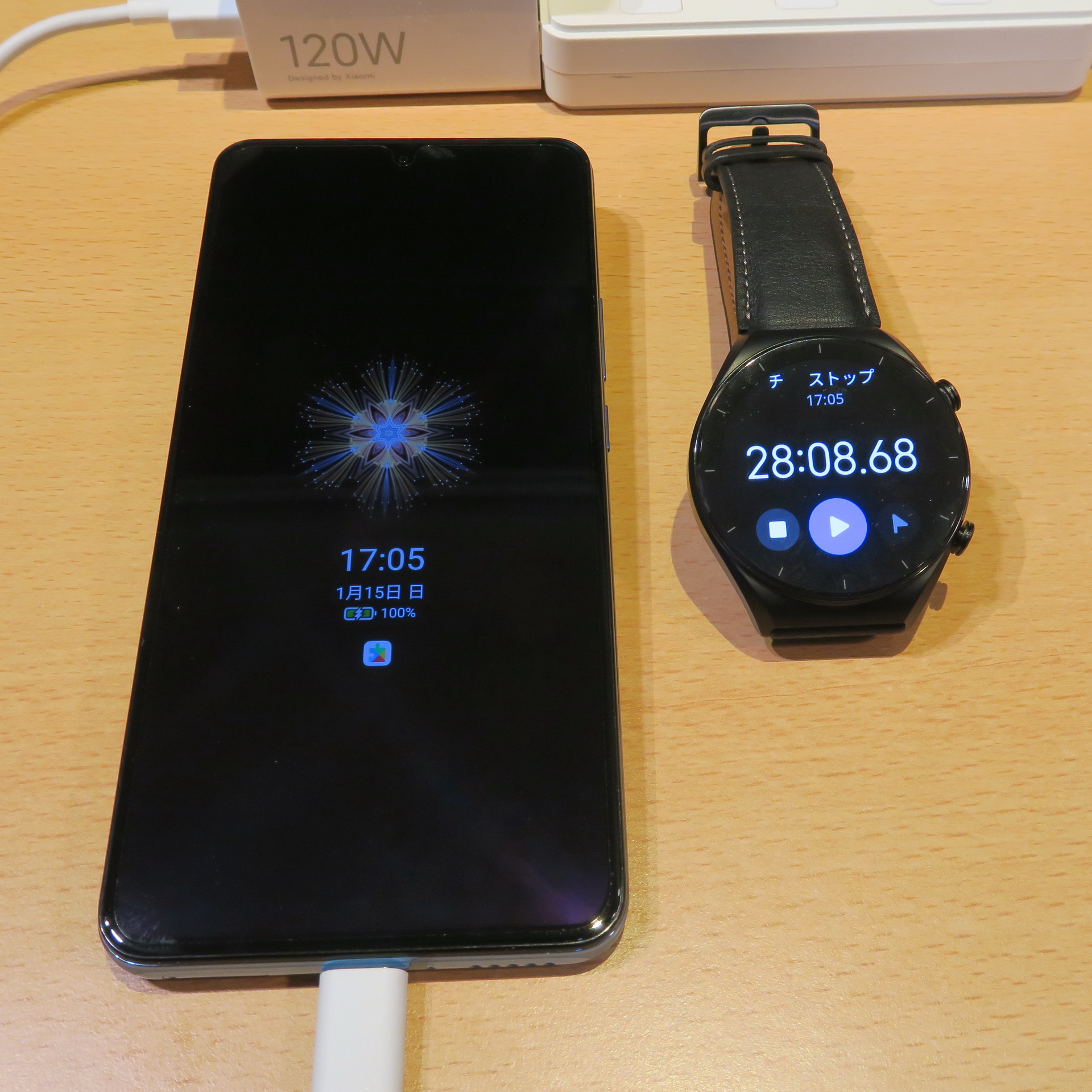 10分経過後に端末を起動しても約28分で充電は完了。本体もほんのり暖かくなる程度で、発熱はほとんど気にならなかった