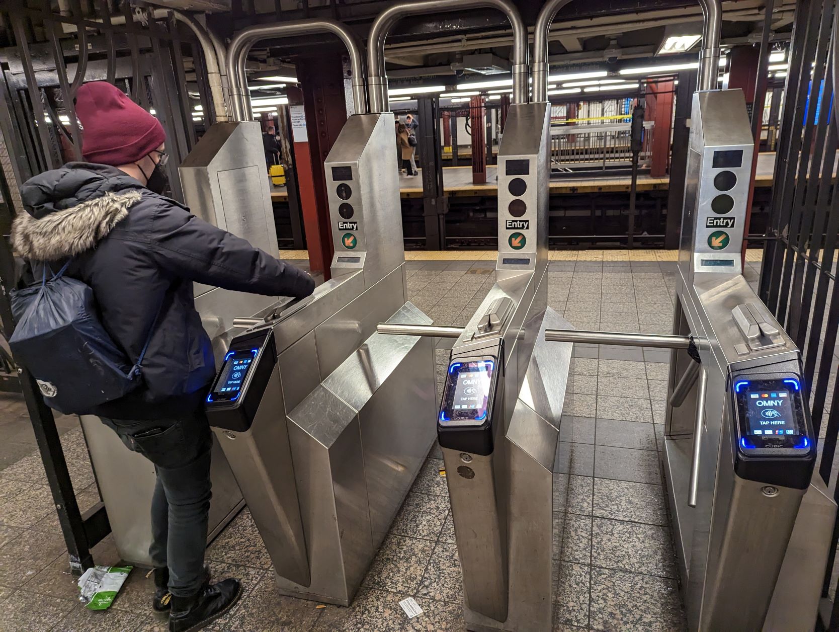 ニューヨークの地下鉄はカードの”タッチ”で乗車する