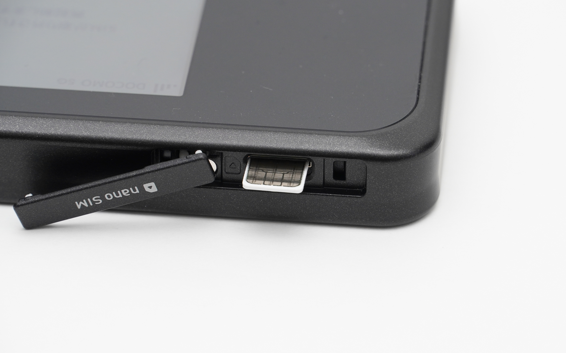 SIMは1枚のみ挿入できる