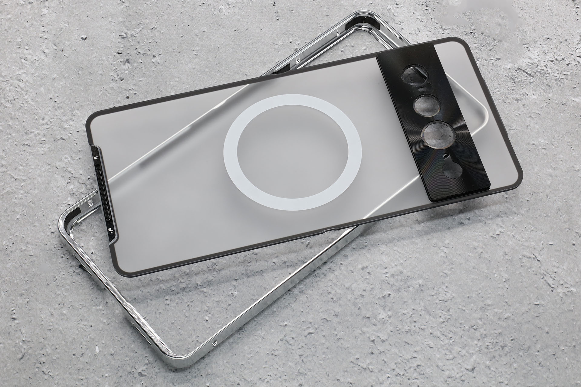 背面パネルはこんな感じで外れる