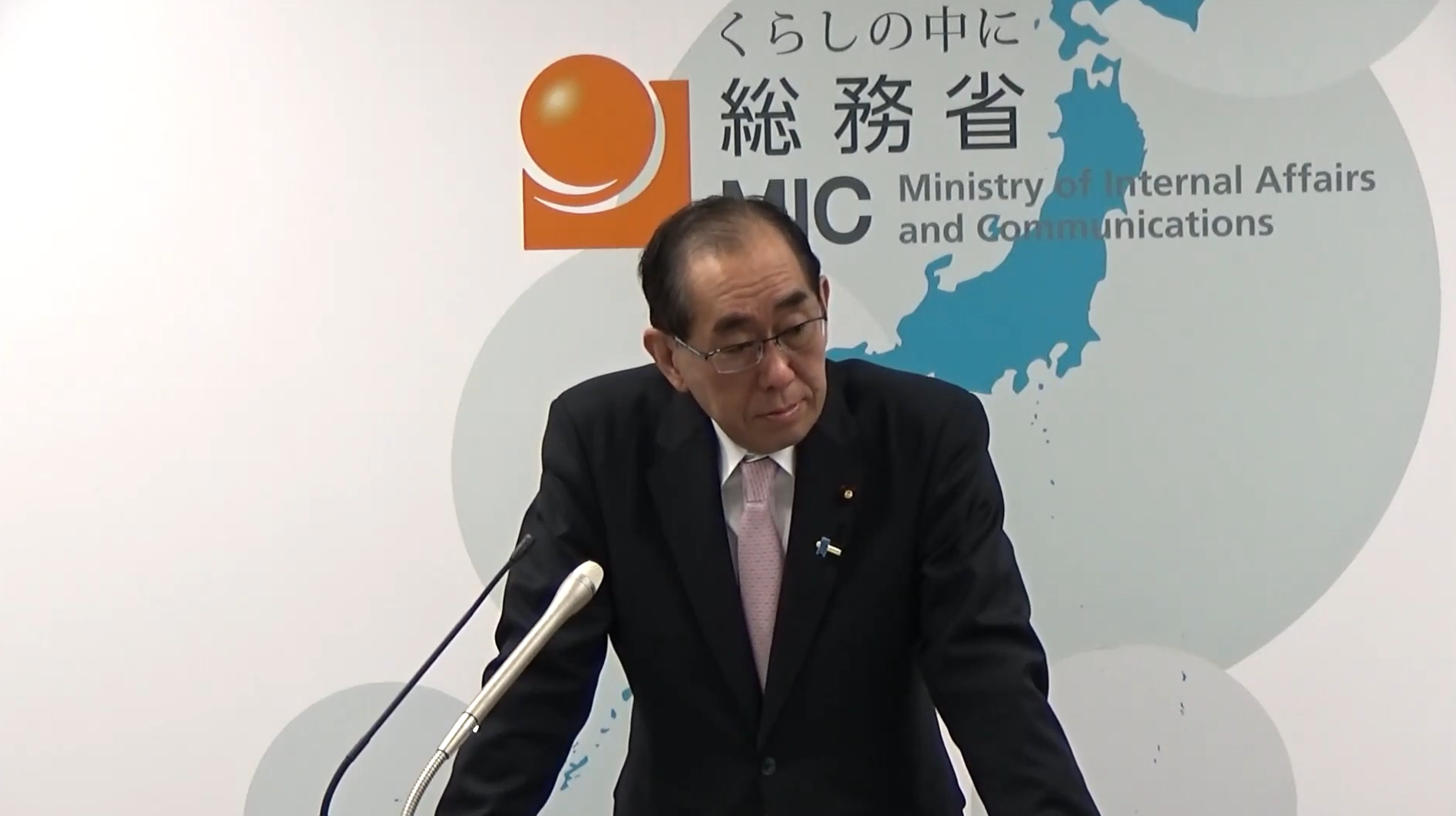 松本総務大臣（総務省のYouTubeチャンネルより）