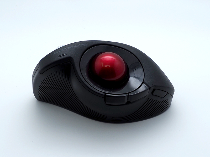 側面、ボール側にボタンが2つと、カウントの切り替えスイッチがある