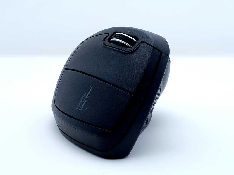 手を置くと手首に約60度の角度が付くエルゴノミクス形状