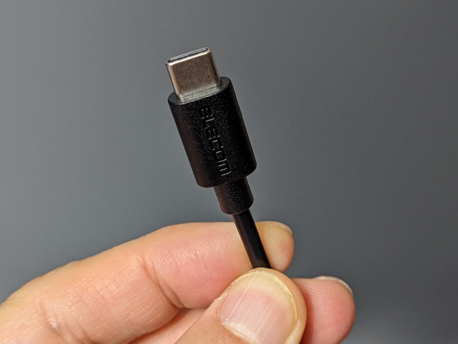 ケーブル先のコネクタはUSB Type-C。ボディに直付けされており交換はできない