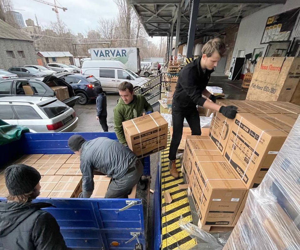 ウクライナにおける発電機配送時の様子