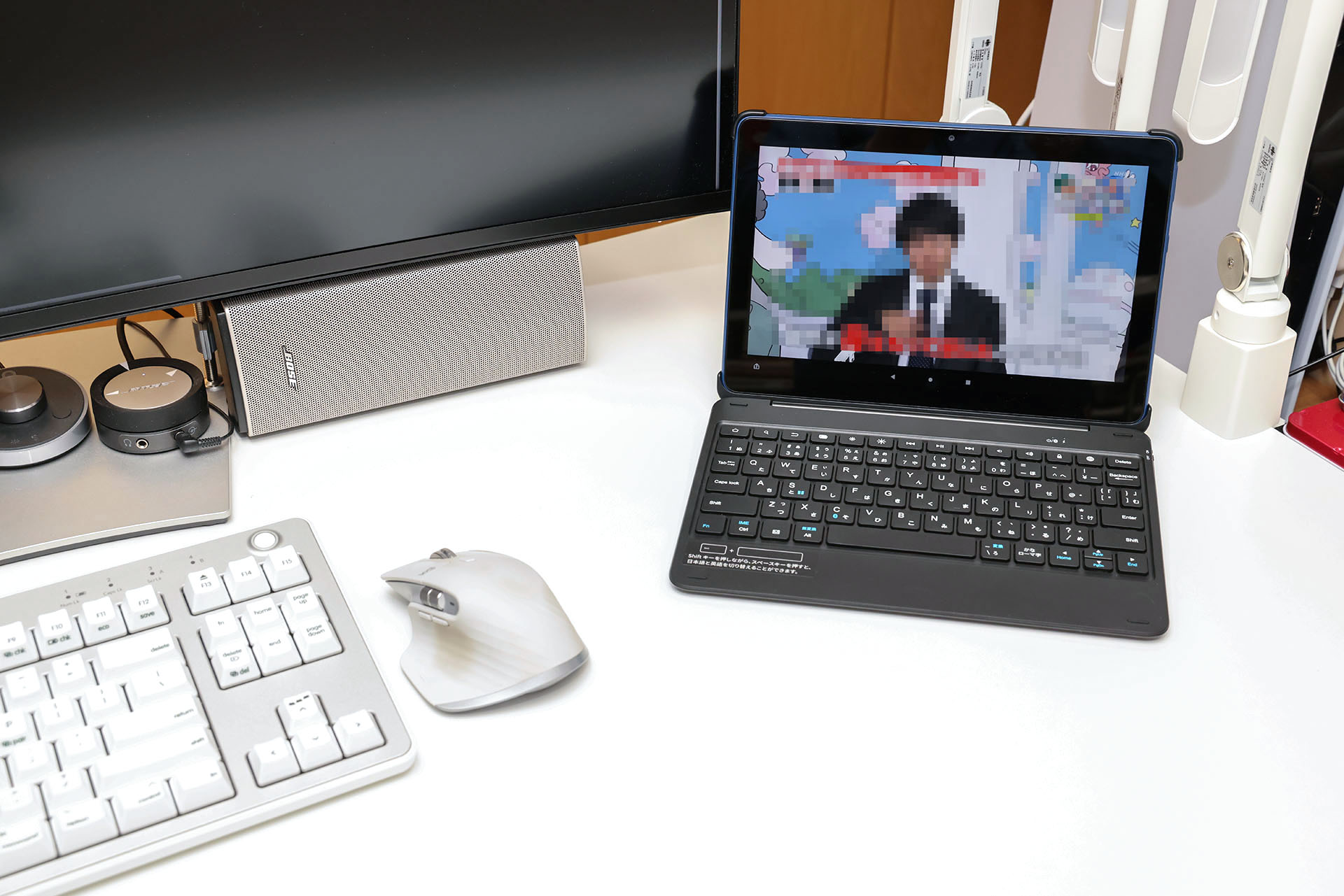 Xit AirBoxというネットワーク向けのテレビチューナーと組み合わせると、Fire HD 10でテレビ番組を観ることができる