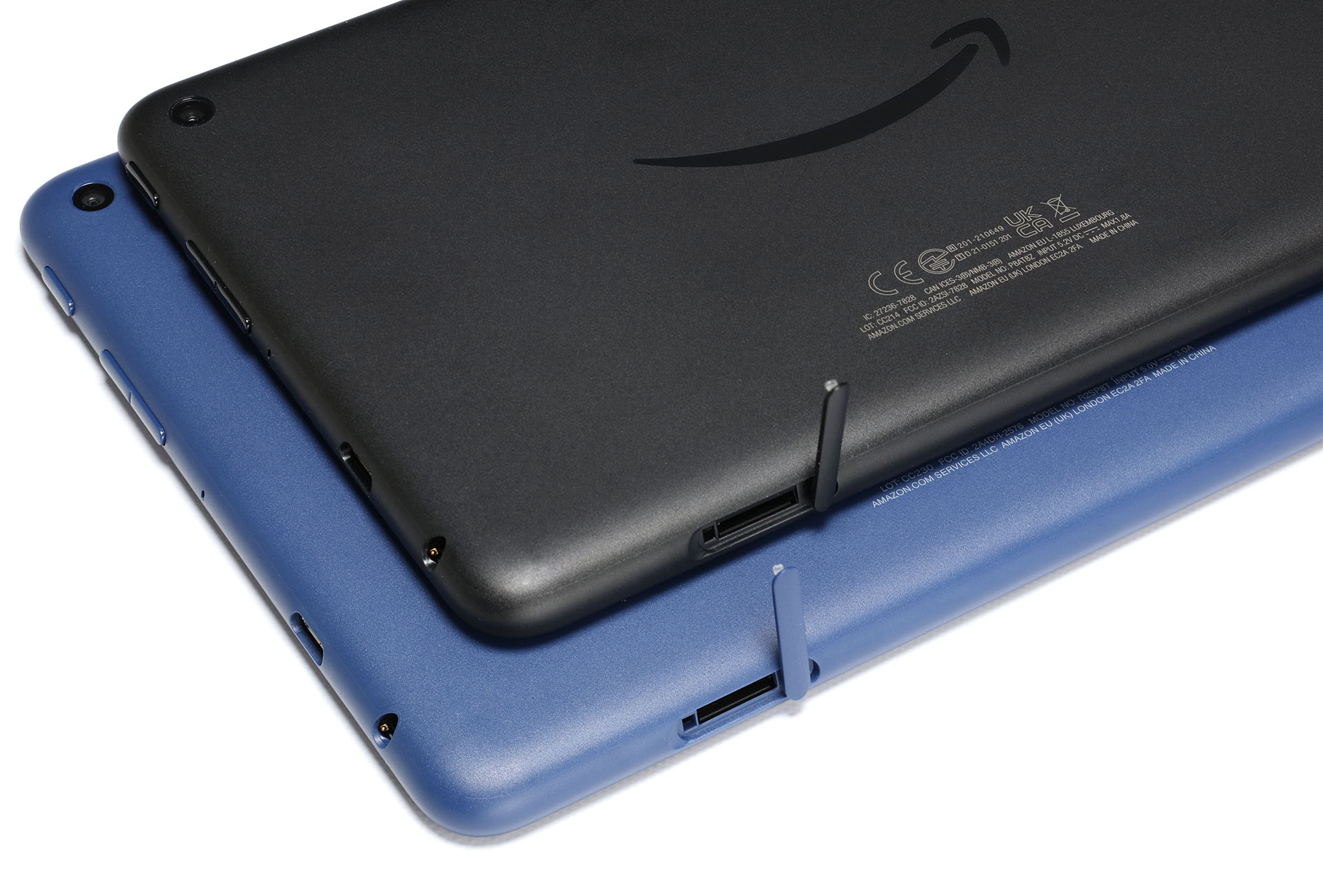 microSDカードスロットもある。どちらの端末も最大1TBのmicroSDカードに対応する