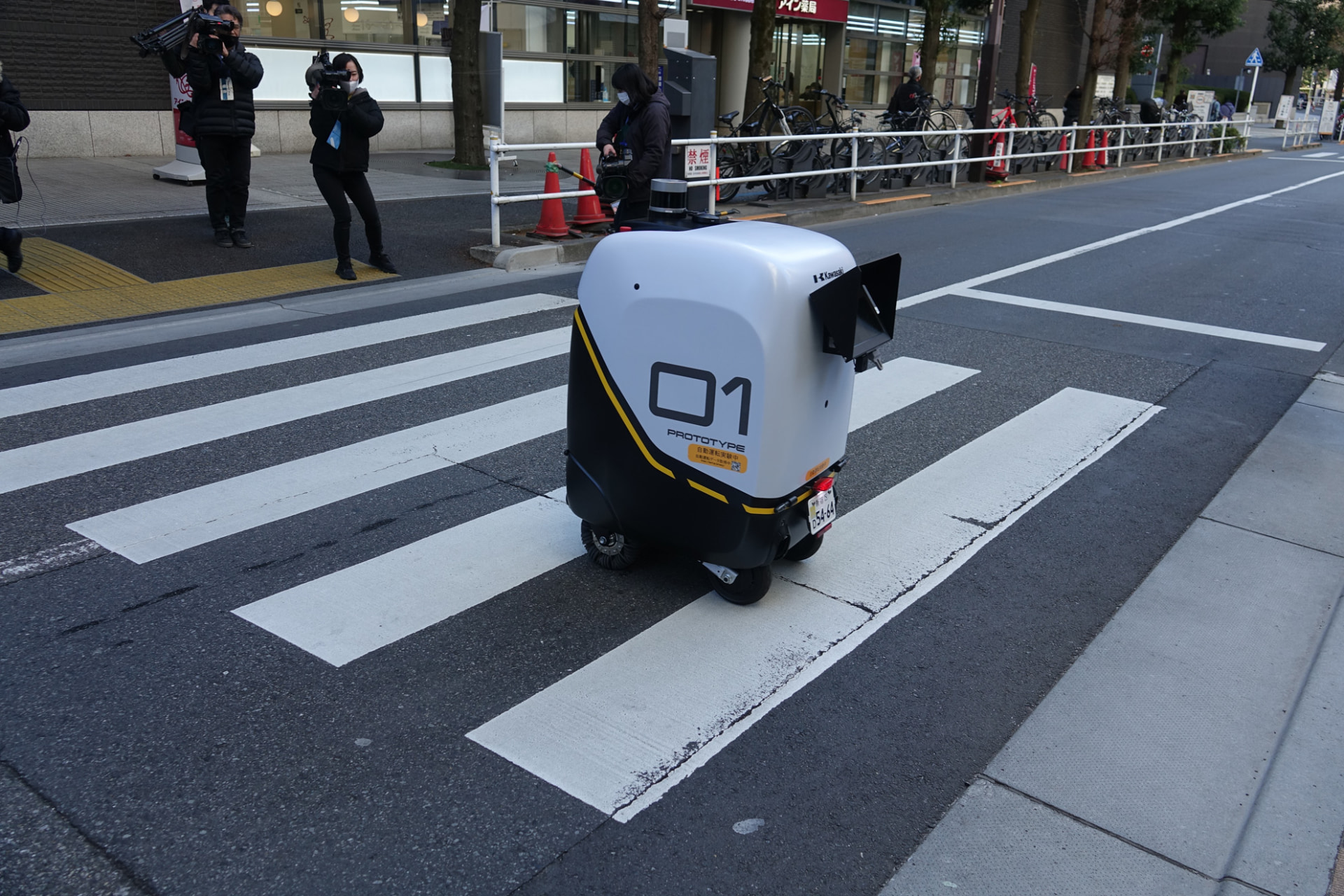 信号機のない横断歩道も自動走行する