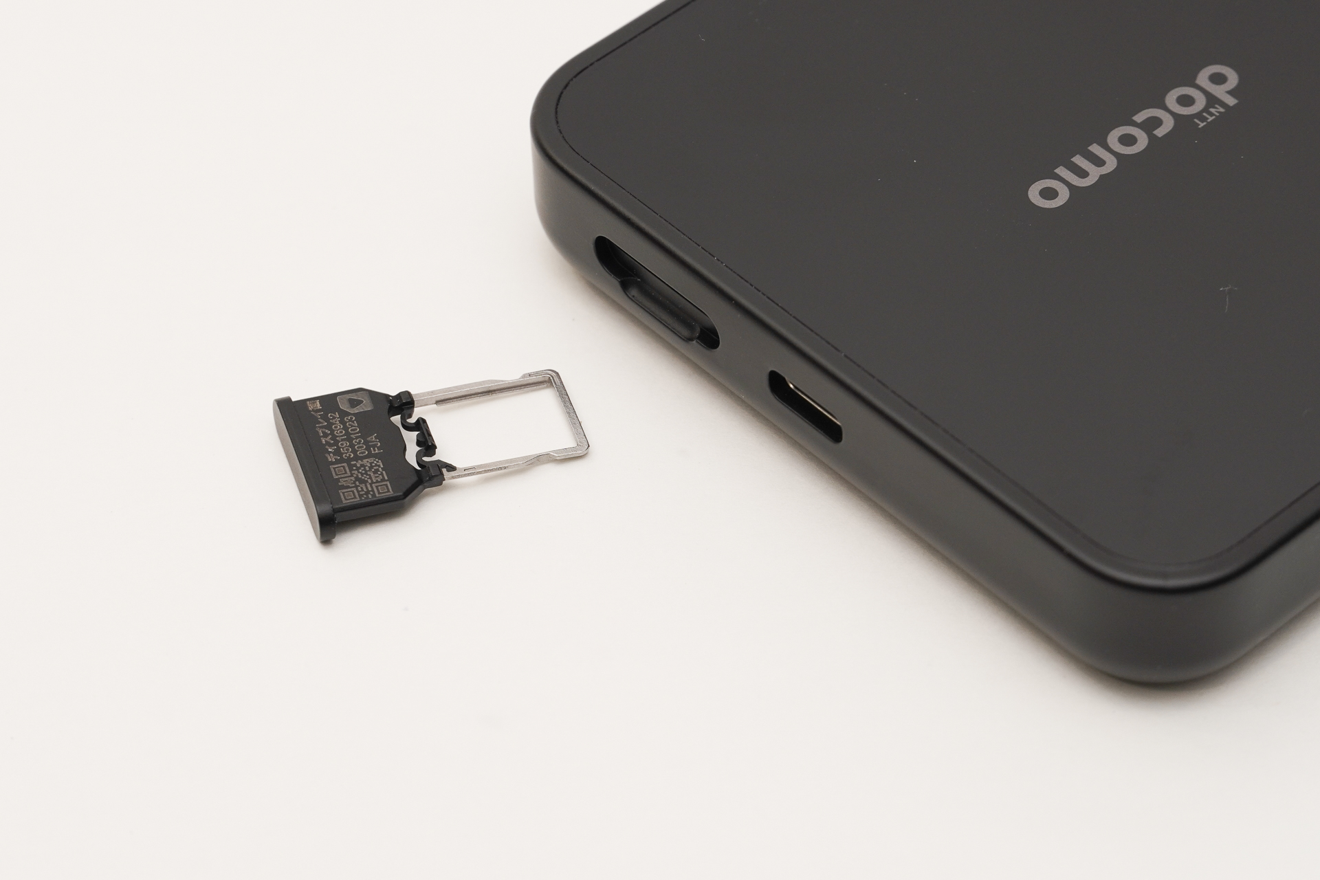 SIMカードは1枚入る